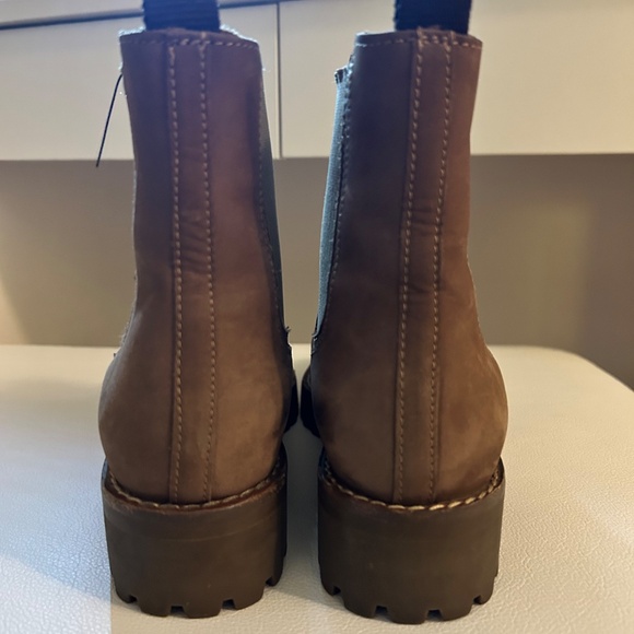 Thursday Boot Women's Legend Rugged & Resilient Chelsea Boots - Picture 3 of 5